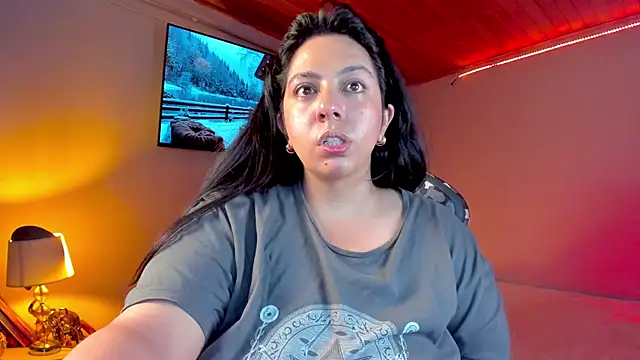 Snapshot of coraline_latin chatting on 01.14.25 coraline latin online show from 01.14.25