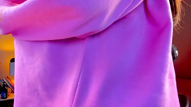 Snapshot of coraline_latin chatting on 01.18.25 coraline latin online show from 01.18.25