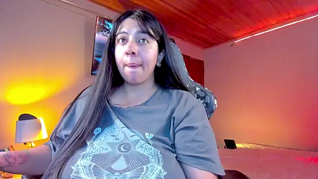 Snapshot of coraline_latin chatting on 01.21.25 coraline latin online show from 01.21.25