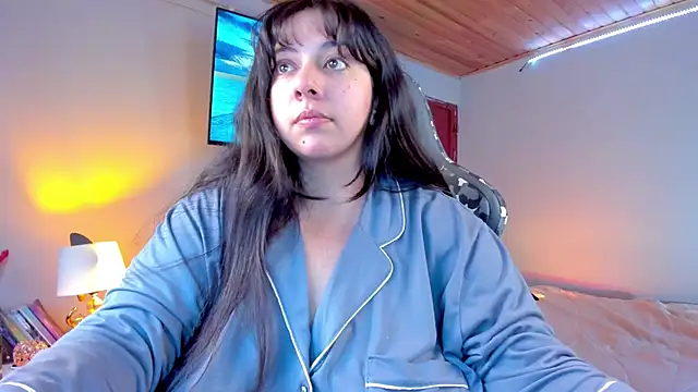 Snapshot of coraline_latin chatting on 01.25.25 coraline latin online show from 01.25.25