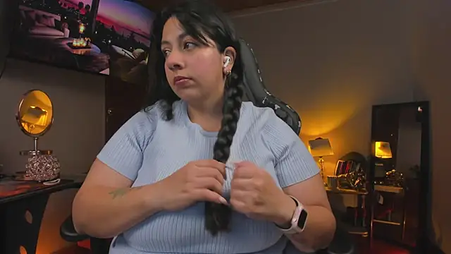 Snapshot of coraline_latin chatting on 02.12.25 coraline latin online show from 02.12.25