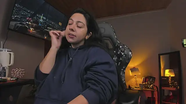 Snapshot of coraline_latin chatting on 02.16.25 coraline latin online show from 02.16.25