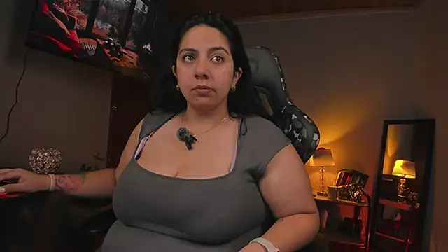 Snapshot of coraline_latin chatting on 02.24.25 coraline latin online show from 02.24.25