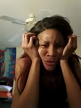 Snapshot of EnticingAaliyah chatting on 11.13.25 EnticingAaliyah online show from 11.13.25