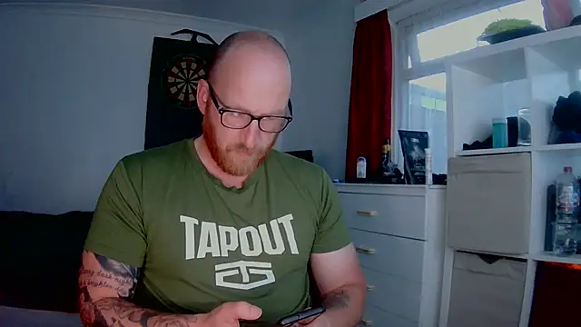 Snapshot of Tilerdadbod chatting on 07.04.26 Tilerdadbod online show from 07.04.26
