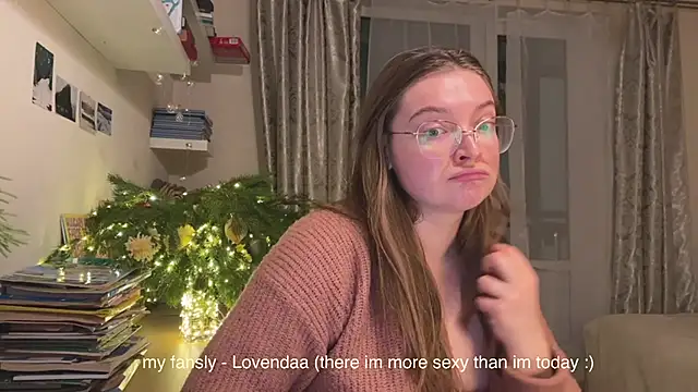 Snapshot of LoVenda chatting on 12.14.24 LoVenda online show from 12.14.24