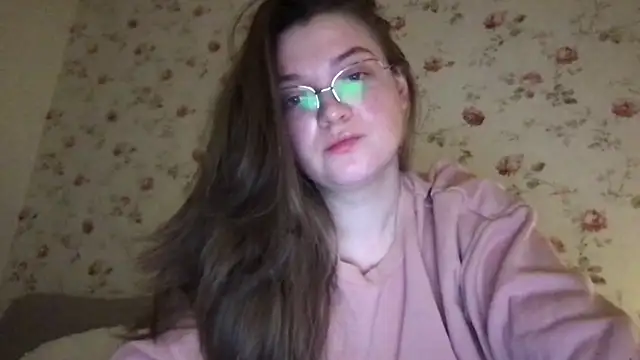 Snapshot of LoVenda chatting on 02.04.25 LoVenda online show from 02.04.25