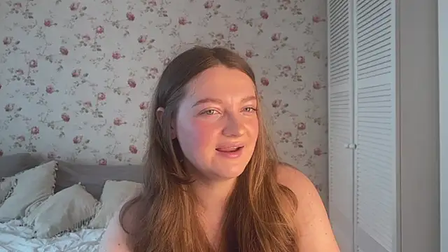 Snapshot of LoVenda chatting on 02.14.25 LoVenda online show from 02.14.25