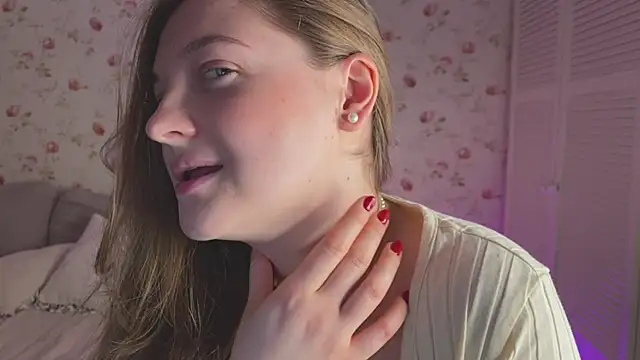 Snapshot of LoVenda chatting on 02.18.25 LoVenda online show from 02.18.25