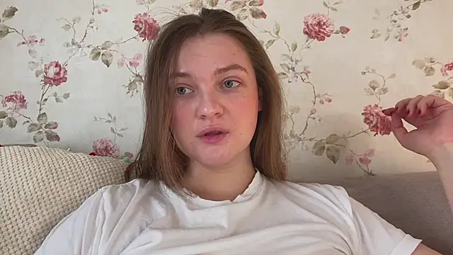 Snapshot of LoVenda chatting on 03.13.25 LoVenda online show from 03.13.25