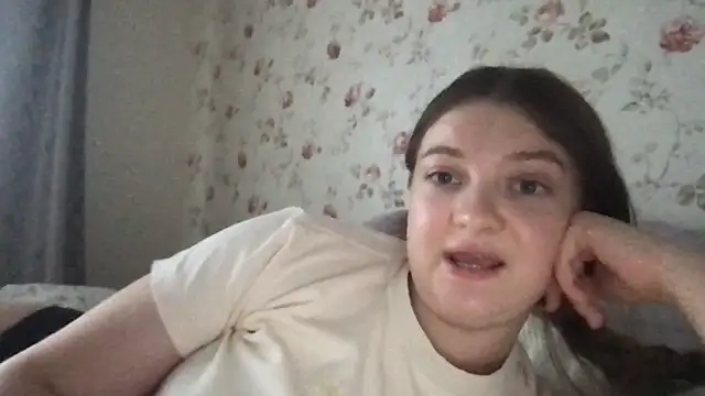 Snapshot of LoVenda chatting on 09.13.25 LoVenda online show from 09.13.25