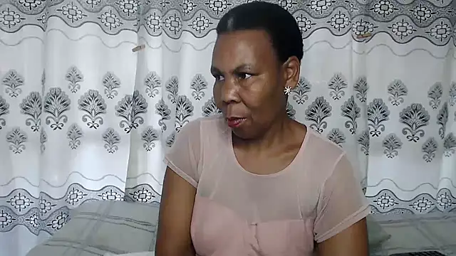 Snapshot of SuperNova40 chatting on 02.06.25 SuperNova40 online show from 02.06.25