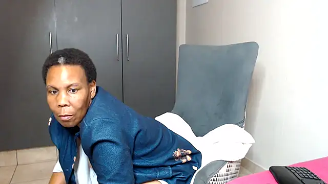 Snapshot of SuperNova40 chatting on 03.16.25 SuperNova40 online show from 03.16.25