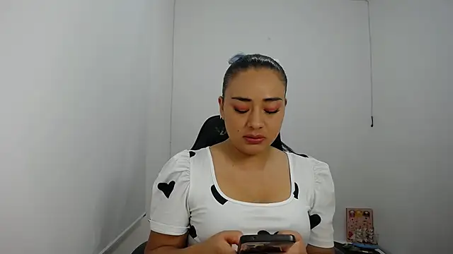 ReyleDoll online show from 12.18.24