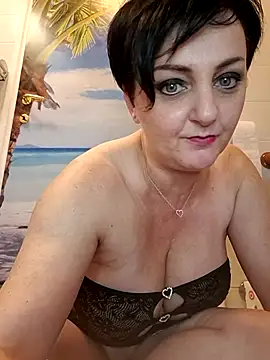 lucillabollente online show from 11.21.25