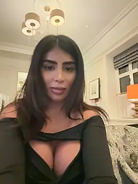 Snapshot of ArabicBarbie chatting on 01.15.25 ArabicBarbie online show from 01.15.25