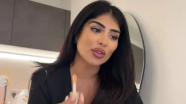 Snapshot of ArabicBarbie chatting on 10.26.25 ArabicBarbie online show from 10.26.25