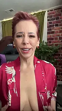 Snapshot of RubyLynne chatting on 04.04.26 RubyLynne online show from 04.04.26