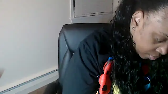 Sexymona1218 online show from 12.18.25