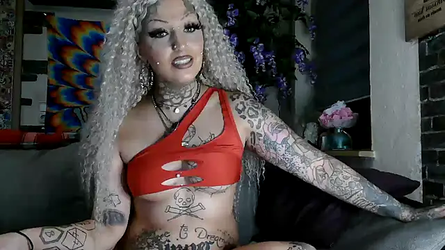 Snapshot of RoxxyInk chatting on 02.12.25 RoxxyInk online show from 02.12.25