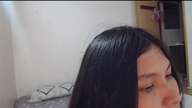 Snapshot of evolet01 chatting on 10.22.25 evolet01 online show from 10.22.25