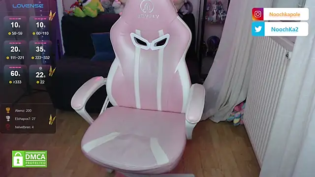 Snapshot of Noochka chatting on 09.09.25 Noochka online show from 09.09.25