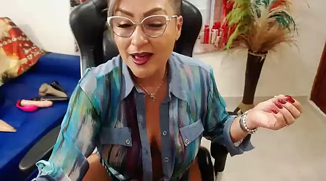 Tamara Luaren online show from 12.21.24