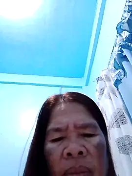 Snapshot of sexylizzy4u chatting on 03.05.25 sexylizzy4u online show from 03.05.25
