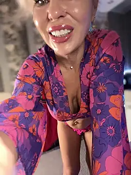 Snapshot of Hotnessi chatting on 01.19.25 Hotnessi online show from 01.19.25