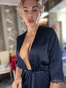 Snapshot of Hotnessi chatting on 02.23.25 Hotnessi online show from 02.23.25