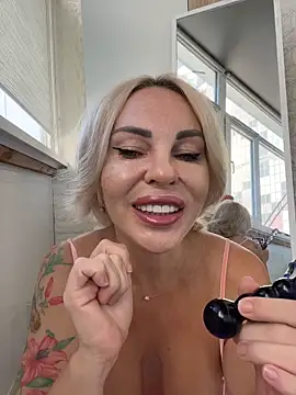 Snapshot of Hotnessi chatting on 09.20.25 Hotnessi online show from 09.20.25