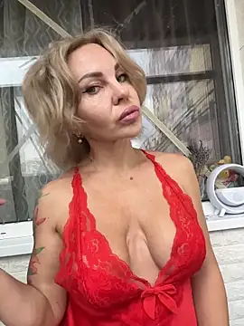 Snapshot of Hotnessi chatting on 10.19.25 Hotnessi online show from 10.19.25