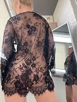 Snapshot of Hotnessi chatting on 10.29.25 Hotnessi online show from 10.29.25