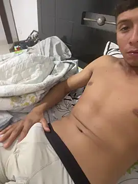 Snapshot of Thiagoo_Frost chatting on 10.28.25 Thiagoo Frost online show from 10.28.25