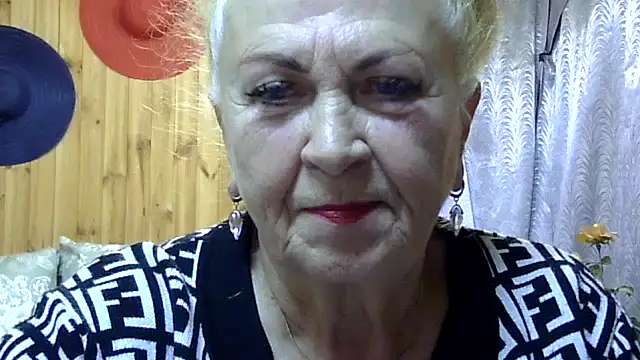 Emma52610 online show from 10.05.25