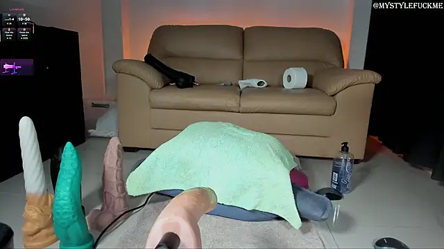 Th3Qu33n0fBigg3st online show from 11.26.25