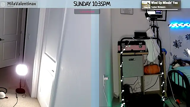 Snapshot of MilaValentina chatting on 12.30.24 MilaValentina online show from 12.30.24