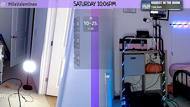 Snapshot of MilaValentina chatting on 01.12.25 MilaValentina online show from 01.12.25