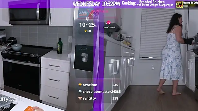 Snapshot of MilaValentina chatting on 02.20.25 MilaValentina online show from 02.20.25