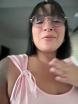 Snapshot of DannaaMeliza chatting on 12.21.24 DannaaMeliza online show from 12.21.24
