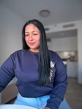 DannaaMeliza online show from 11.28.25