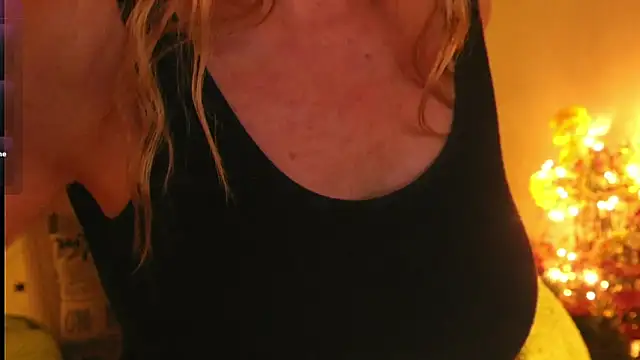 Snapshot of Kishaxxx chatting on 02.01.25 Kishaxxx online show from 02.01.25