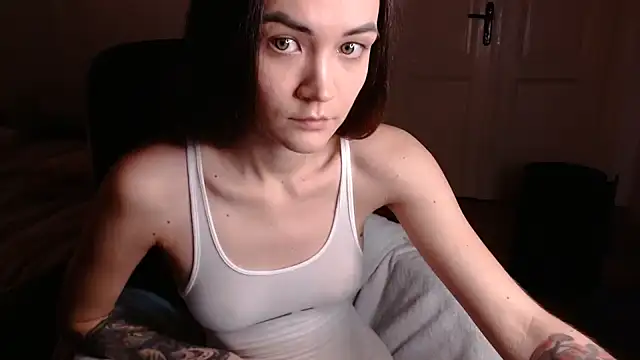 Snapshot of EvelynGG chatting on 12.18.24 EvelynGG online show from 12.18.24