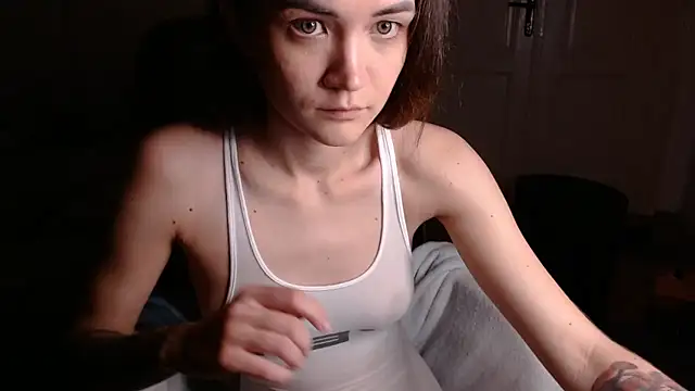 Snapshot of EvelynGG chatting on 12.19.24 EvelynGG online show from 12.19.24