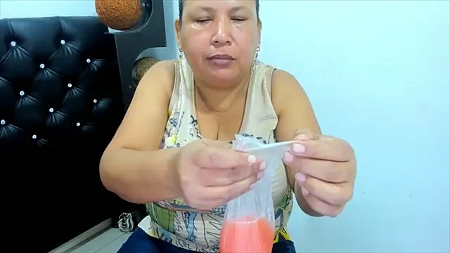 beckyummys online show from 09.12.25