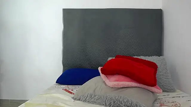 LoraineBigCockTs online show from 03.05.25