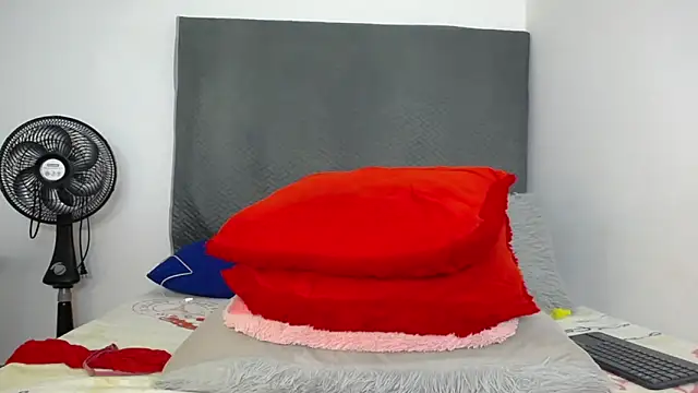 LoraineBigCockTs online show from 03.07.25