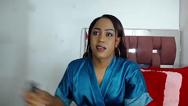 LoraineBigCockTs online show from 09.16.25