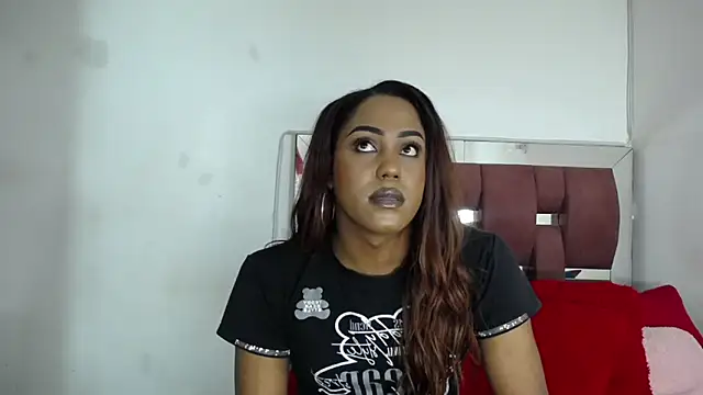 LoraineBigCockTs online show from 09.27.25