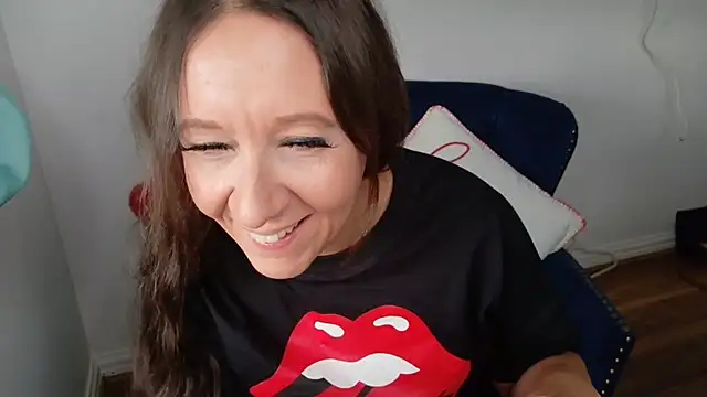 Snapshot of hotmilfmilly chatting on 09.11.25 hotmilfmilly online show from 09.11.25